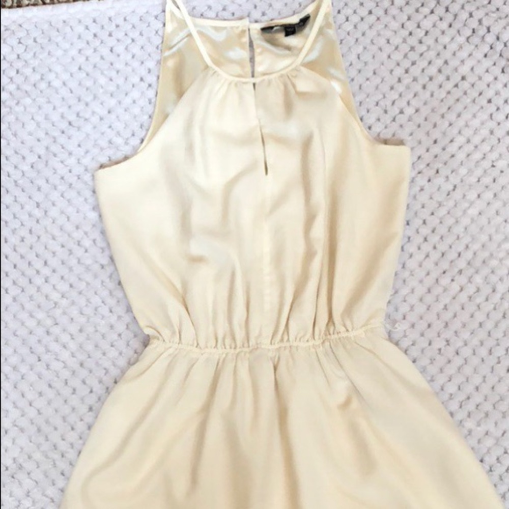 💕🌸Express🌸💕 Cream Keyhole Neckline Dress